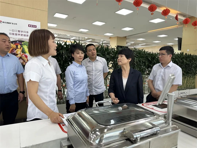 公司黨委副書(shū)記、工會(huì)主席張瀅到涌鑫公司開(kāi)展調(diào)研（2）.jpg